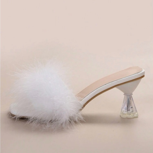 New Summer Style High-heeled Sandals
Chunky Heel, Transparent Crystal Heels - Picture 6 of 8